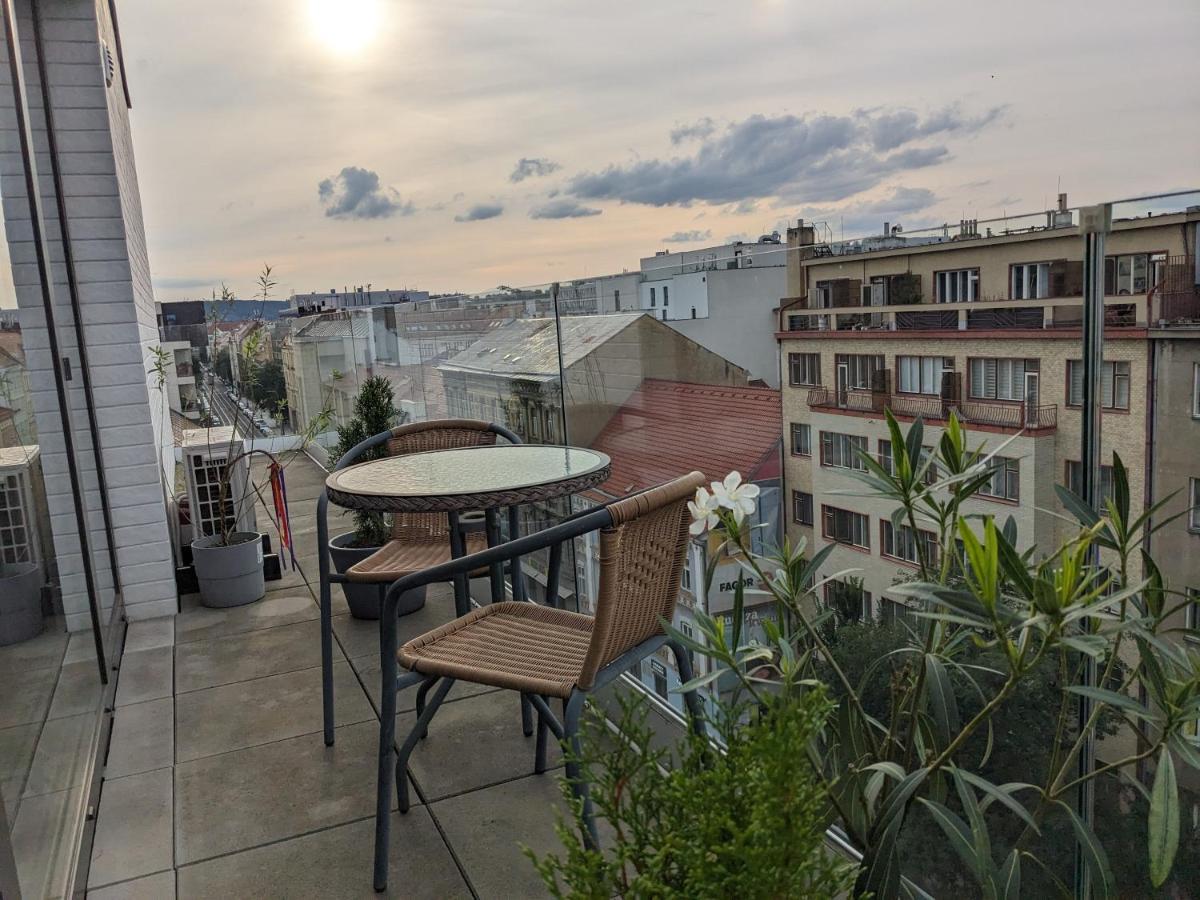 Cozy Apartment With Big Terrace In Central Prague - Karlin Kültér fotó