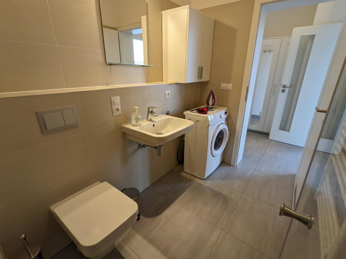 Cozy Apartment With Big Terrace In Central Prague - Karlin Kültér fotó